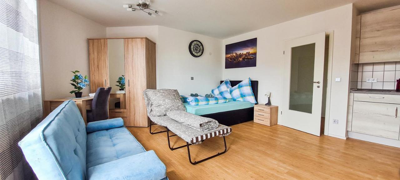 Ruhige Wohnung Im . Private Parkplatz ,Balkon ,Netflix Nuremberg Luaran gambar