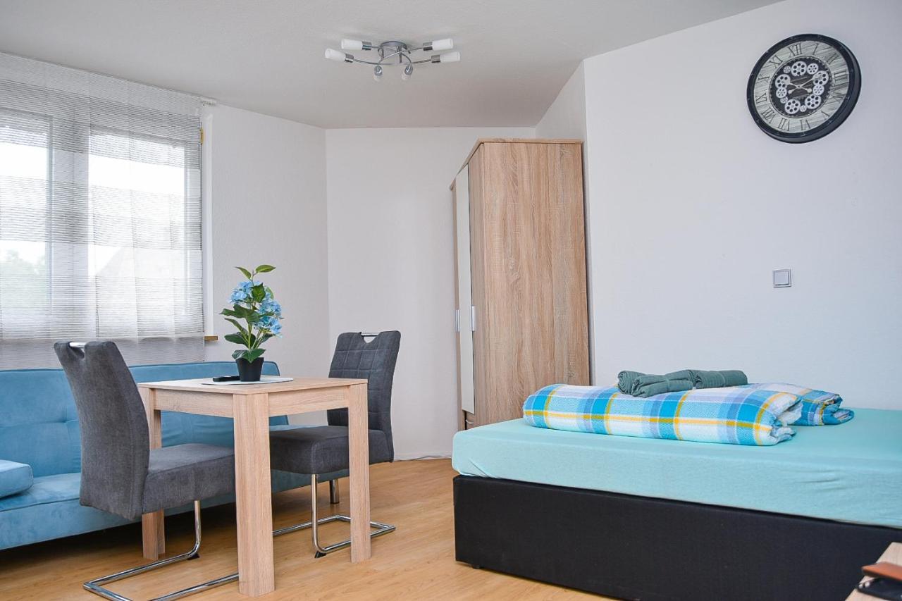 Ruhige Wohnung Im . Private Parkplatz ,Balkon ,Netflix Nuremberg Luaran gambar