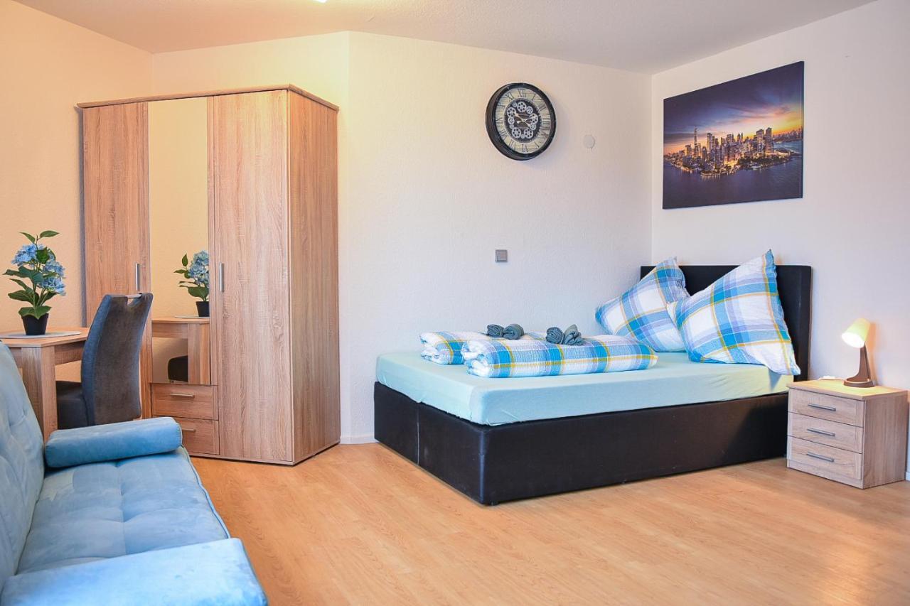 Ruhige Wohnung Im . Private Parkplatz ,Balkon ,Netflix Nuremberg Luaran gambar