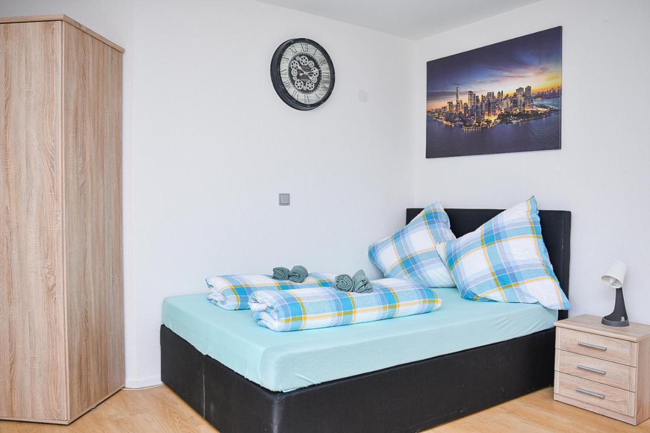 Ruhige Wohnung Im . Private Parkplatz ,Balkon ,Netflix Nuremberg Luaran gambar